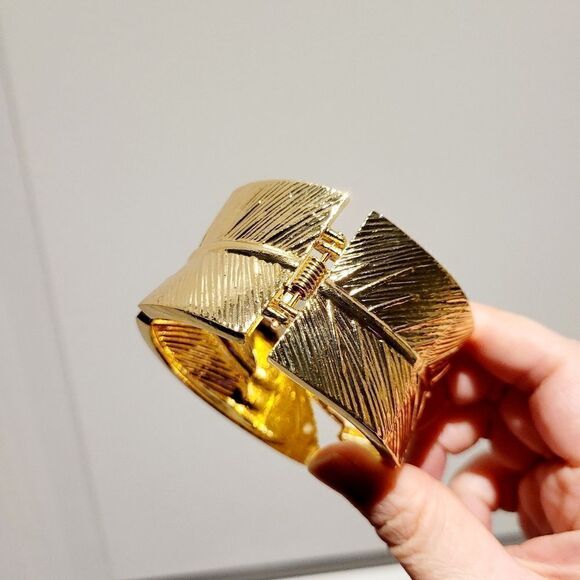 Brand New Top Fashion Gold Leaf Bracelet - Picture 4 of 8